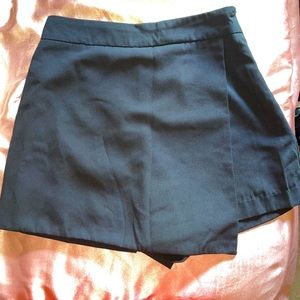 Black skort